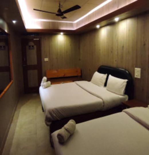 Baba Tourist Lodge Shillong Eksteriør billede