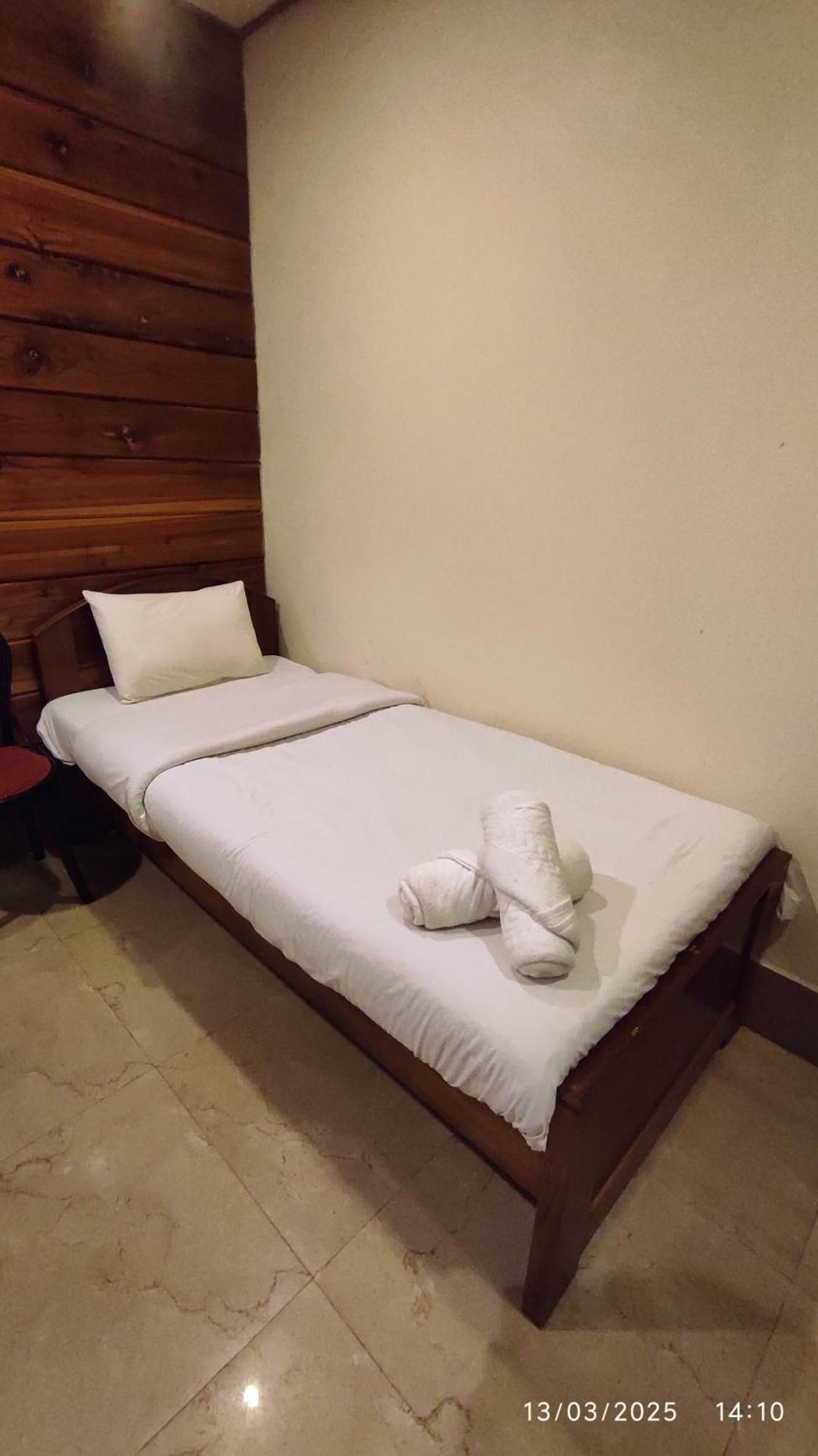 Baba Tourist Lodge Shillong Eksteriør billede