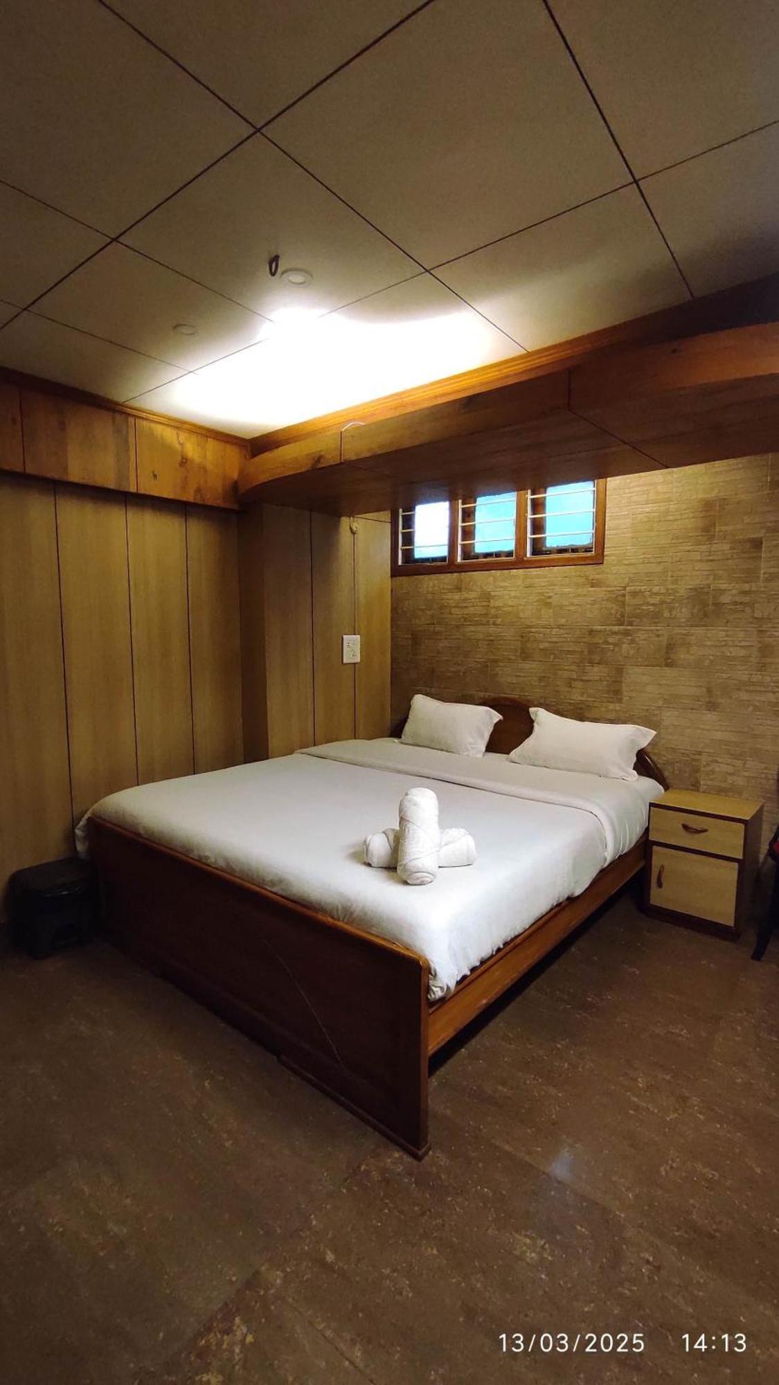 Baba Tourist Lodge Shillong Eksteriør billede