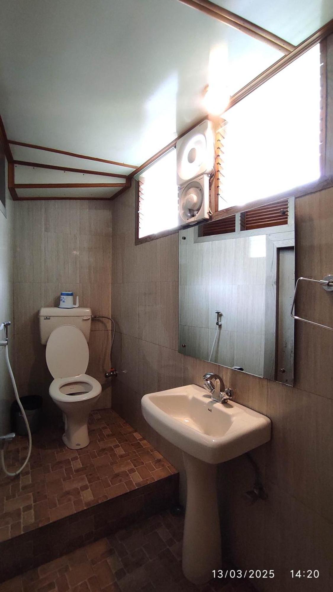 Baba Tourist Lodge Shillong Eksteriør billede