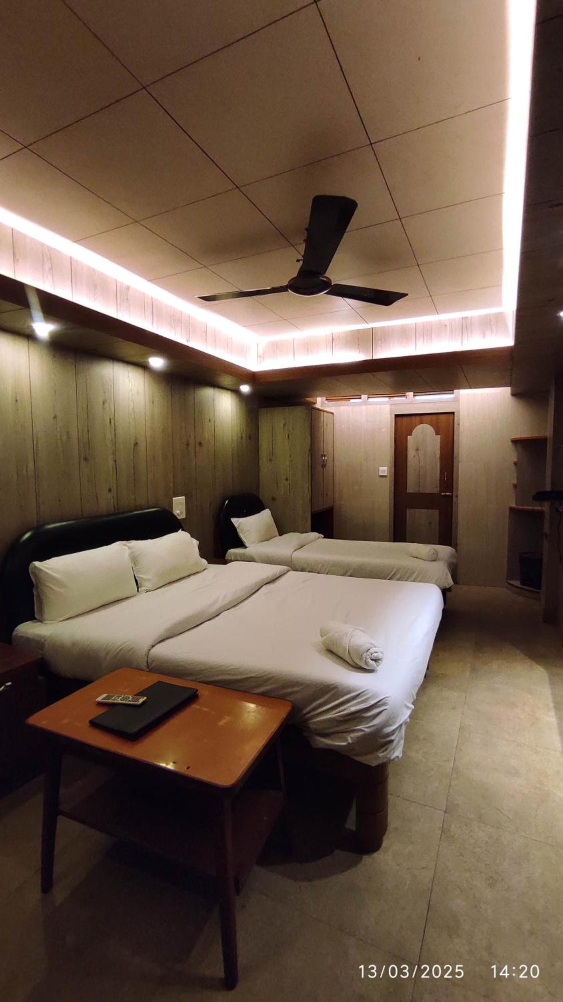 Baba Tourist Lodge Shillong Eksteriør billede