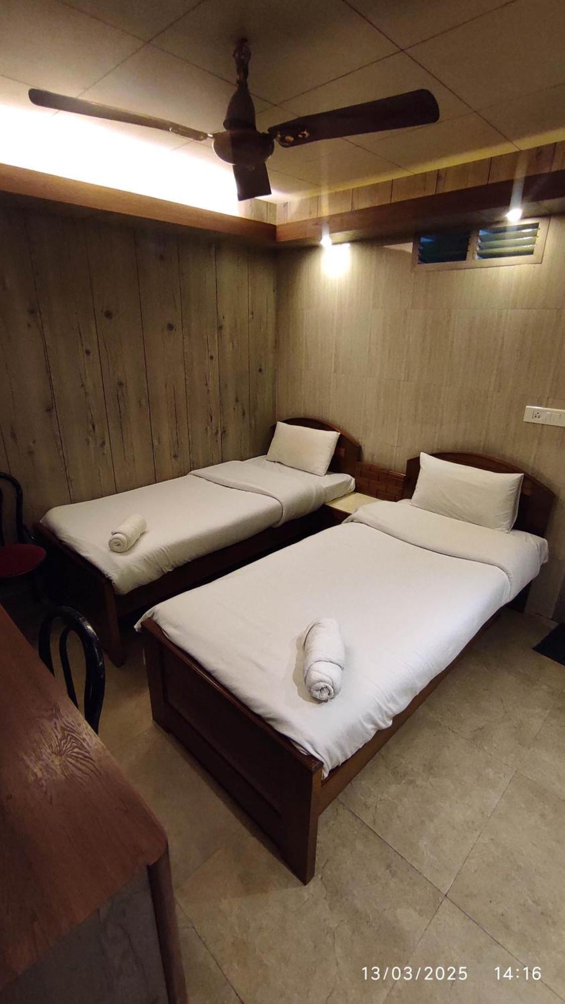 Baba Tourist Lodge Shillong Eksteriør billede