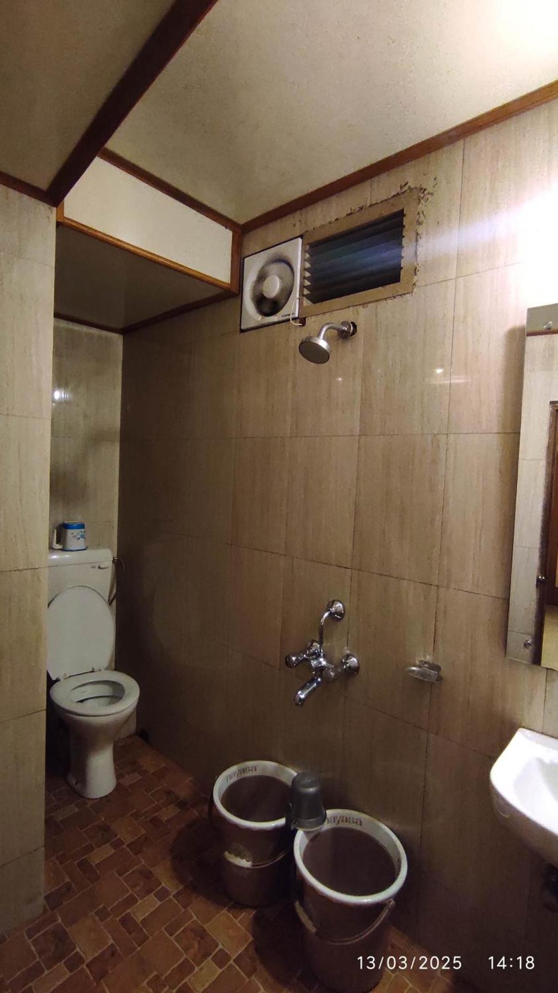 Baba Tourist Lodge Shillong Eksteriør billede
