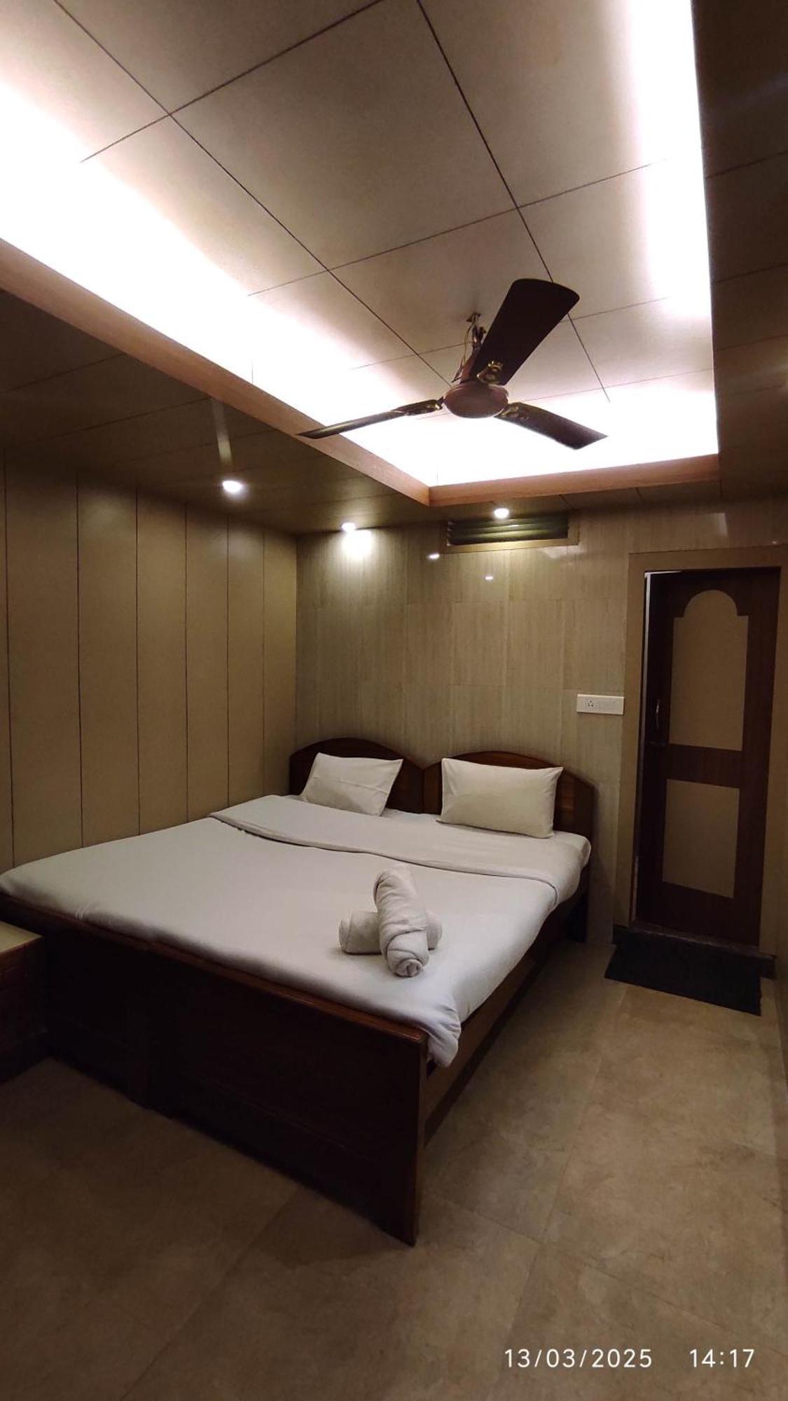Baba Tourist Lodge Shillong Eksteriør billede