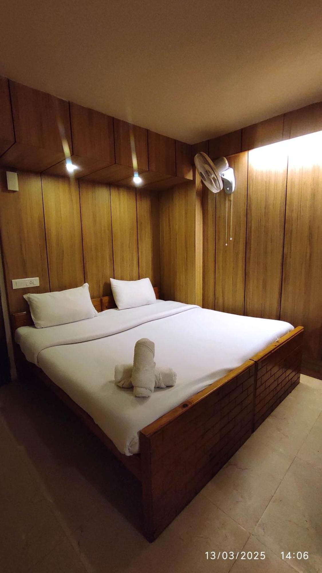 Baba Tourist Lodge Shillong Eksteriør billede