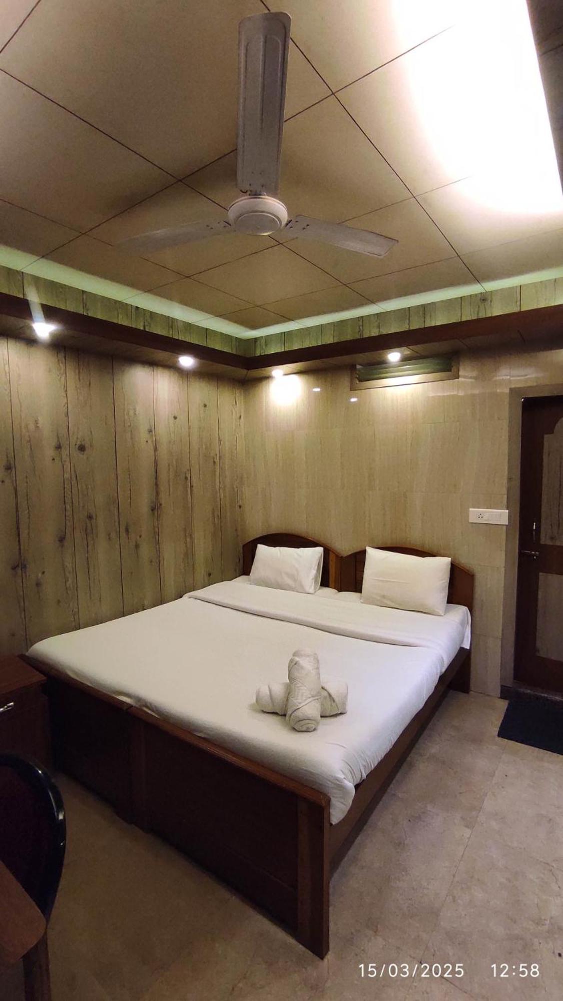 Baba Tourist Lodge Shillong Eksteriør billede