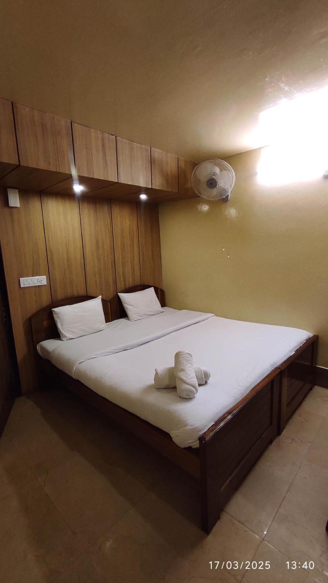 Baba Tourist Lodge Shillong Eksteriør billede