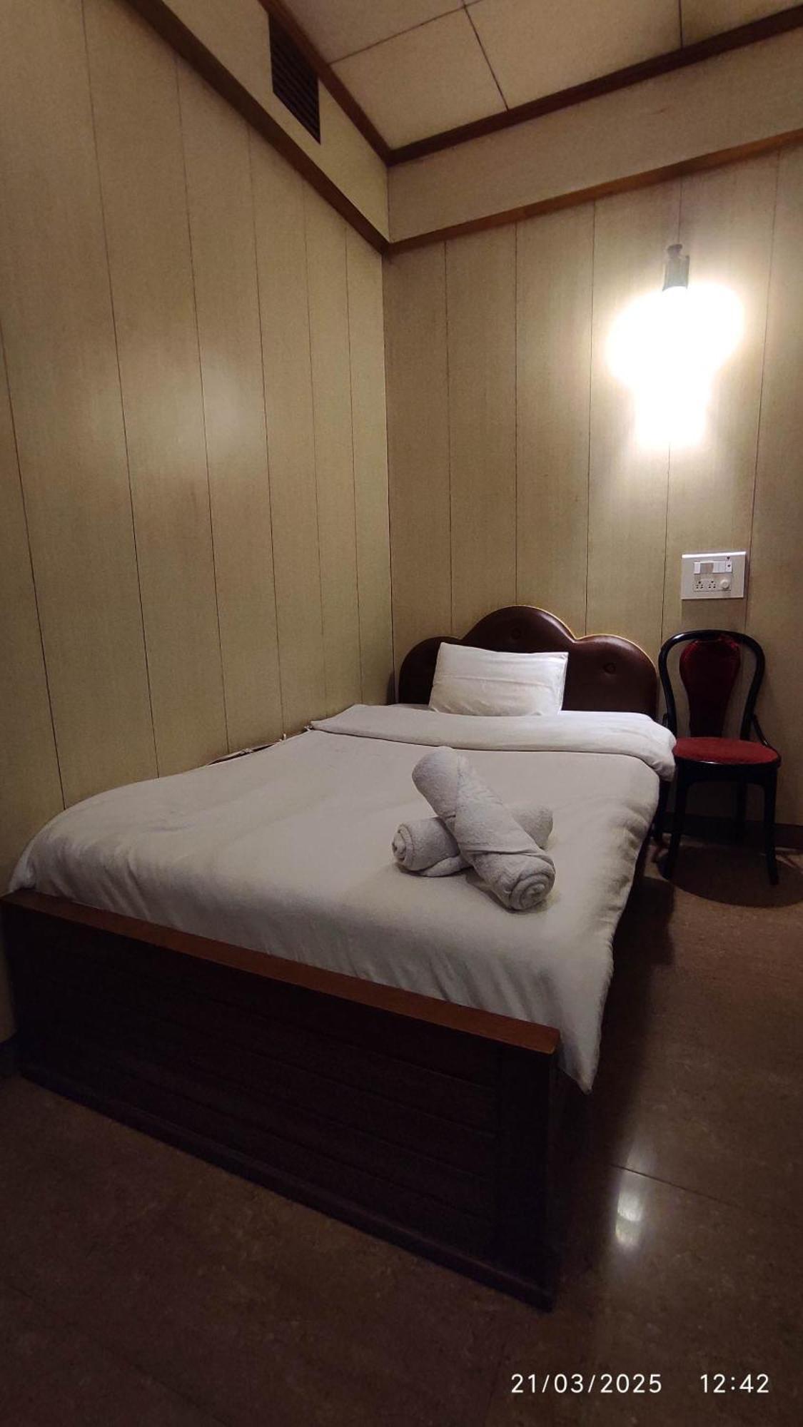 Baba Tourist Lodge Shillong Eksteriør billede