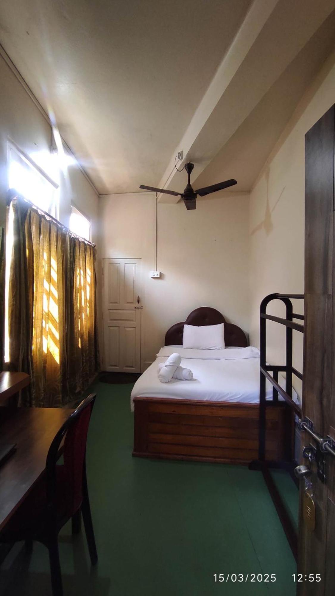Baba Tourist Lodge Shillong Eksteriør billede